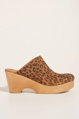 heeled clogs