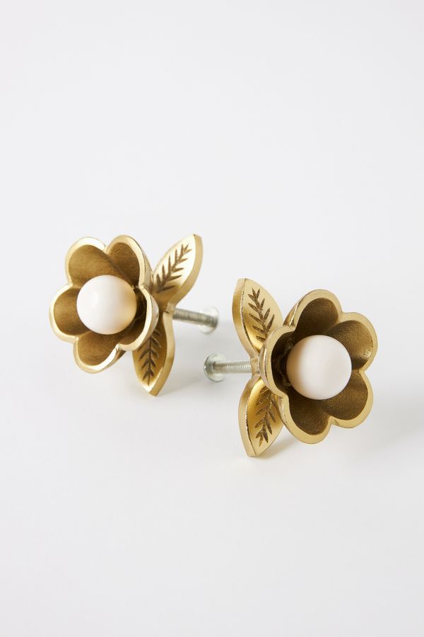 Slide View: 2: Nena Flower Knobs, Set of 2