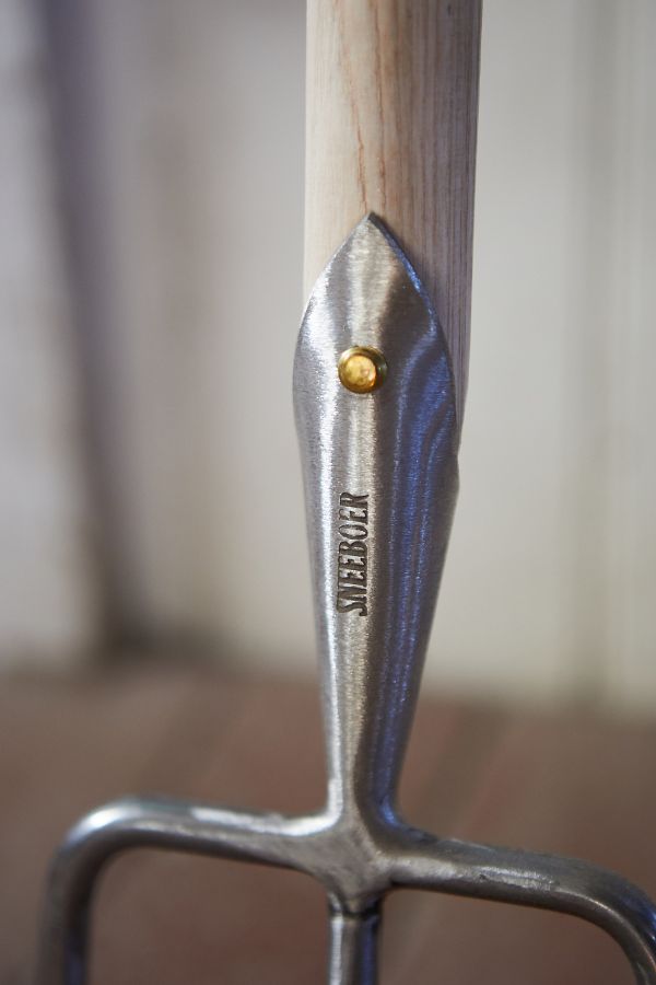 Slide View: 4: Sneeboer x Great Dixter Long Handle Garden Fork