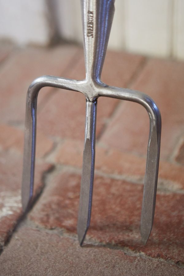 Slide View: 2: Sneeboer x Great Dixter Long Handle Garden Fork