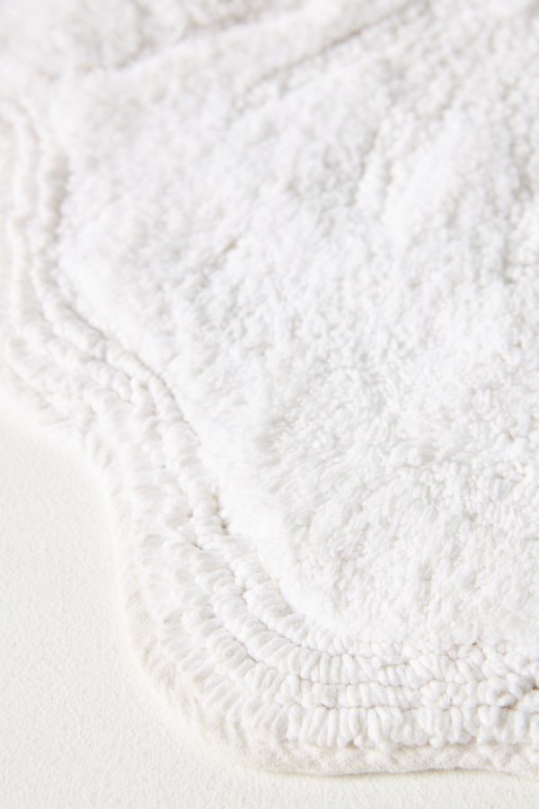 Slide View: 2: Castile Tufted Cotton Rose Bath Mat