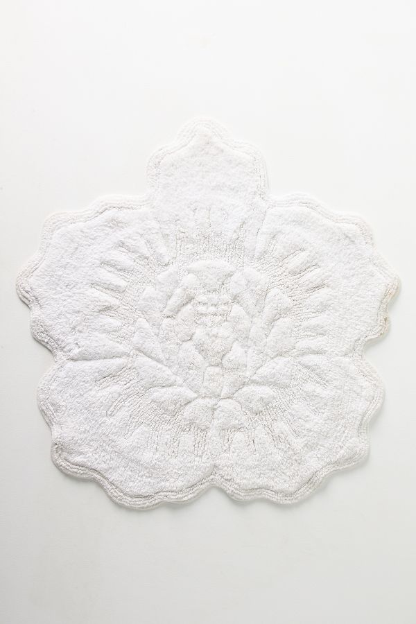 Slide View: 1: Castile Tufted Cotton Rose Bath Mat