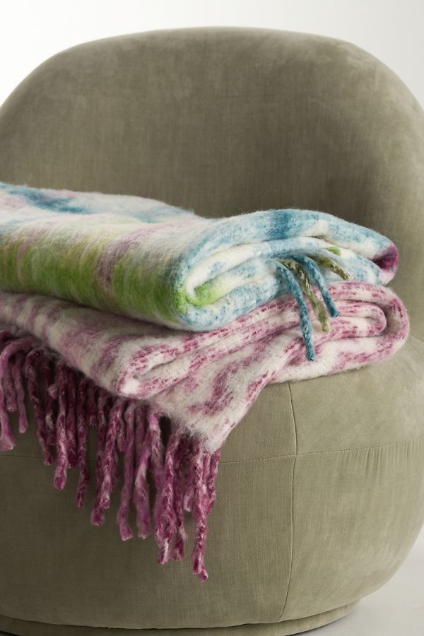 Slide View: 3: Cozy Cocoon Fringed Throw Blanket