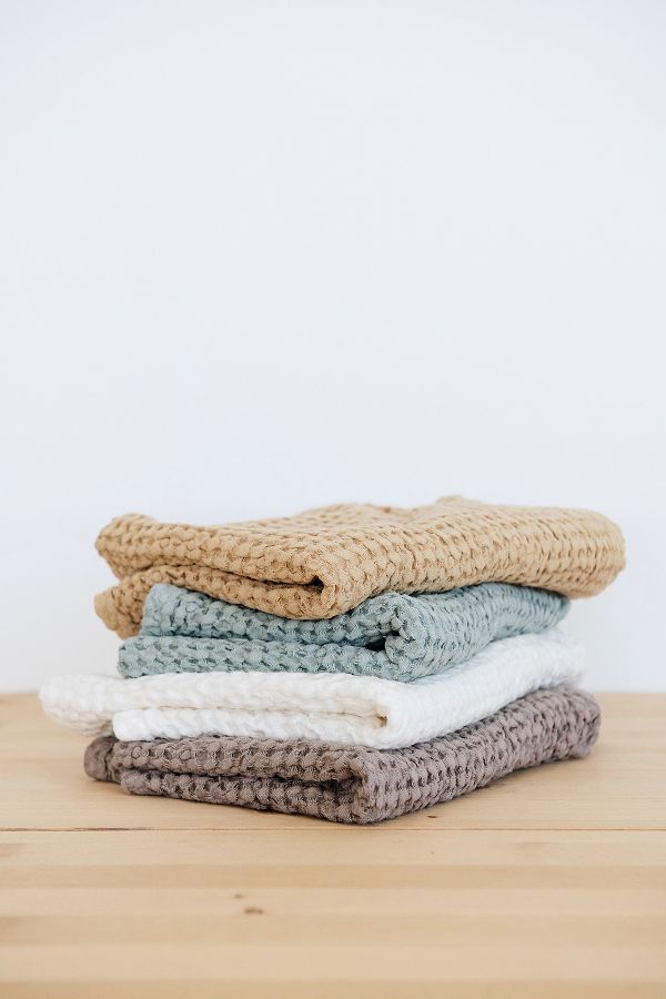 Slide View: 1: Roan Iris Waffle Hand Towel