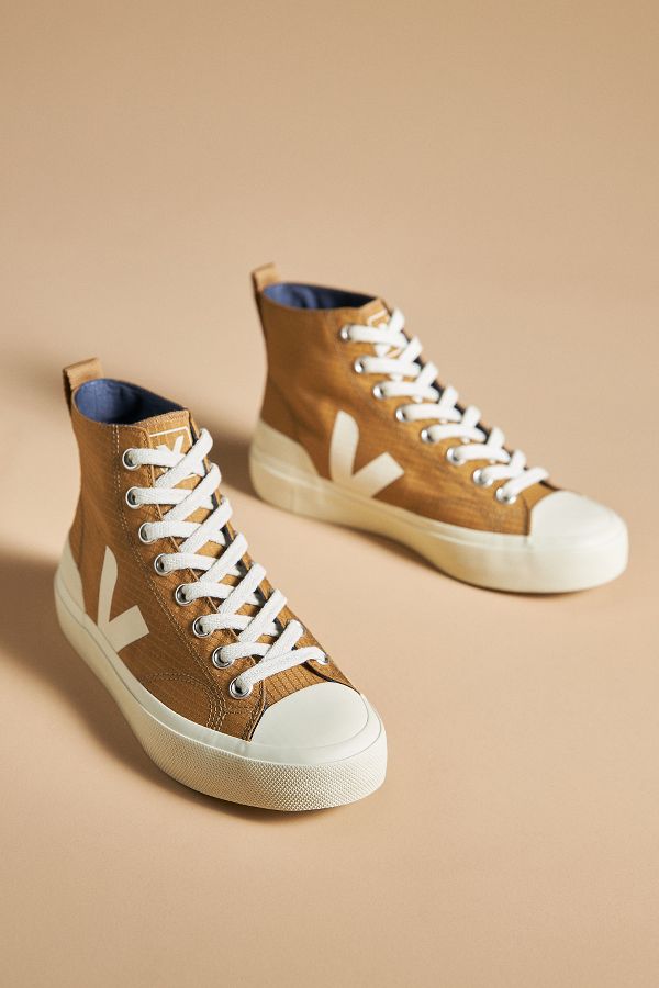 Slide View: 2: Veja Wata II Sneakers