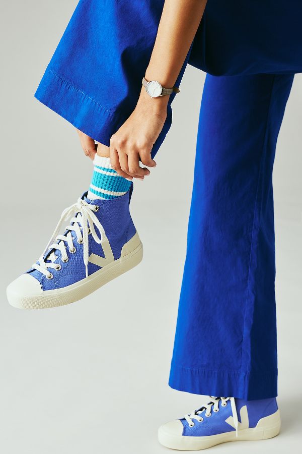 Slide View: 1: Veja Wata II Sneakers