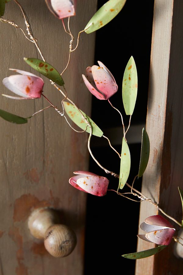 Slide View: 3: Tulip Iron Garland