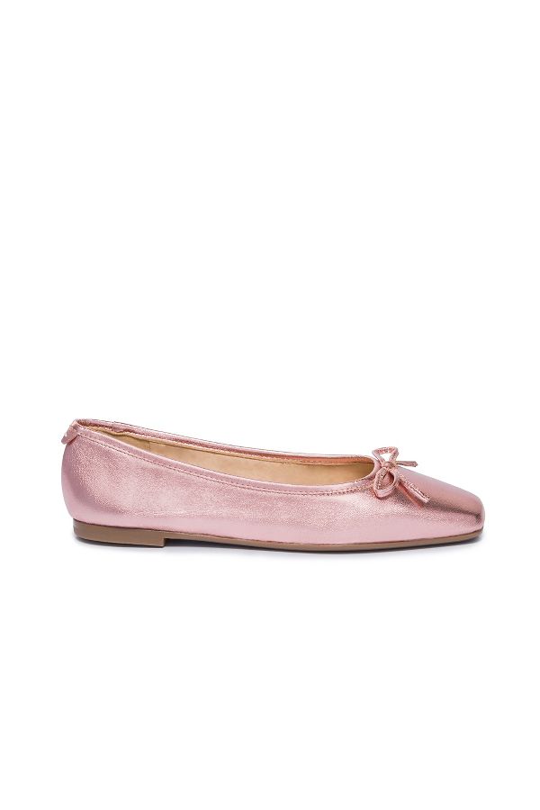 Slide View: 1: Bernardo Gwynn Ballerina Flats