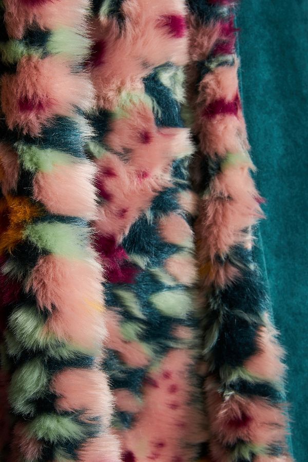 Slide View: 2: Floral Faux Fur Throw