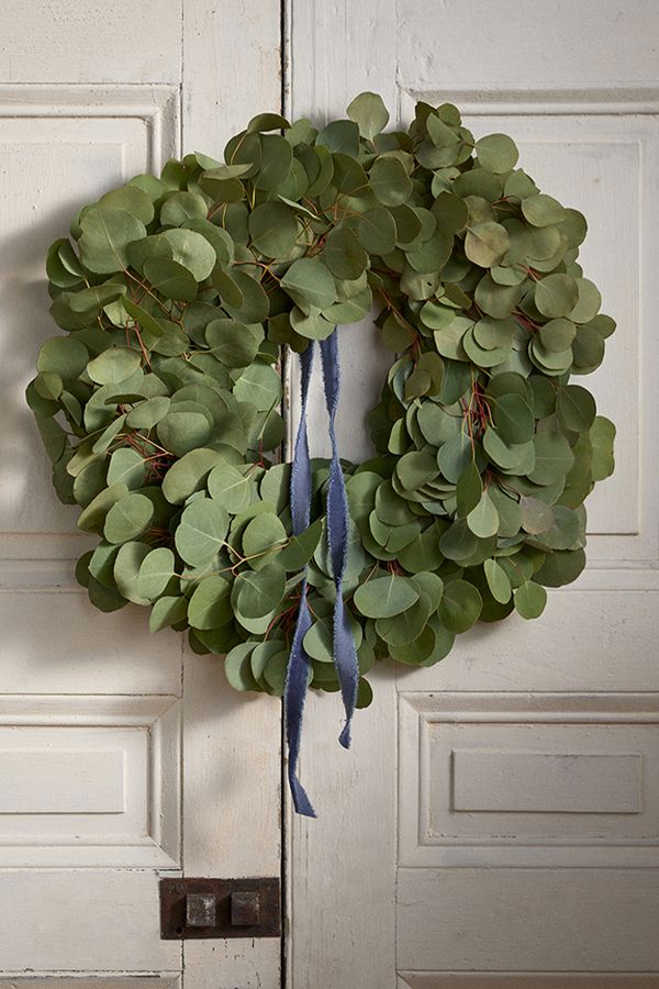 Slide View: 1: Fresh Silver Dollar Eucalyptus Wreath