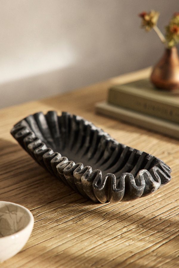 Slide View: 1: Ruffled Marble Bowl, Black