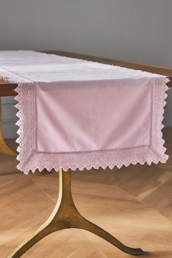 Vista diapositiva: 2: Marietta Table Runner