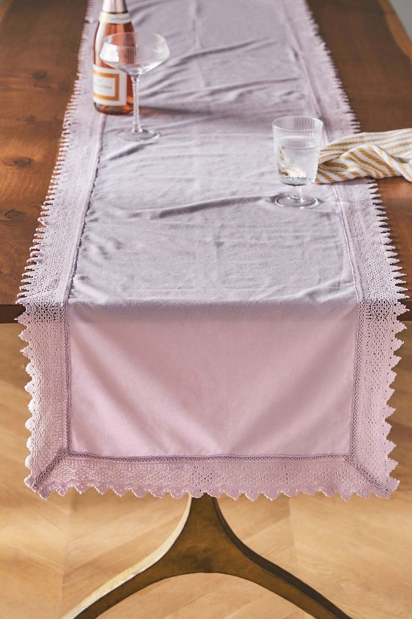 Vista diapositiva: 1: Marietta Table Runner