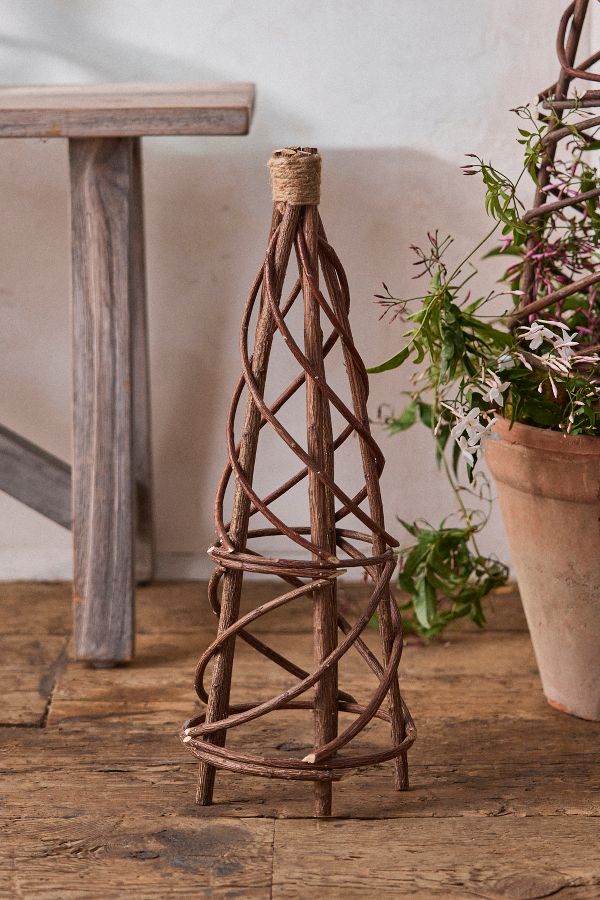 Slide View: 2: Woven Willow Mini Garden Obelisk