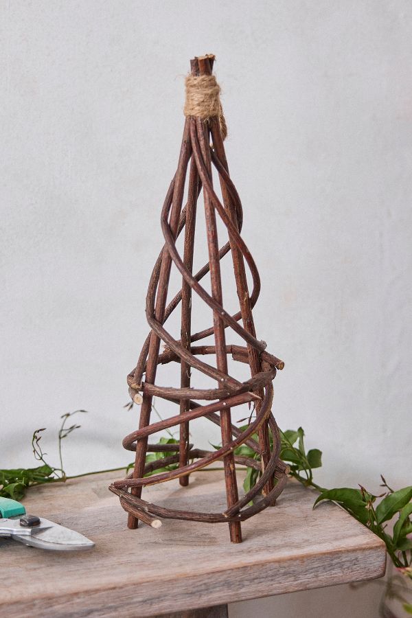 Slide View: 4: Woven Willow Mini Garden Obelisk