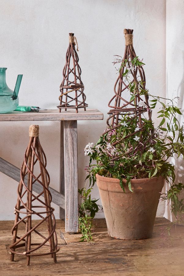 Slide View: 1: Woven Willow Mini Garden Obelisk