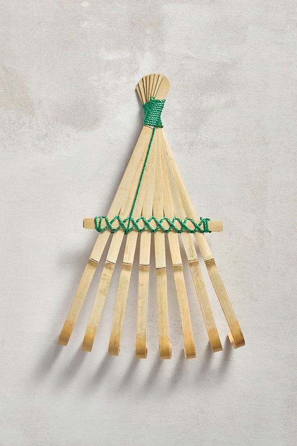 Slide View: 2: Niwaki Split Bamboo Hand Rake