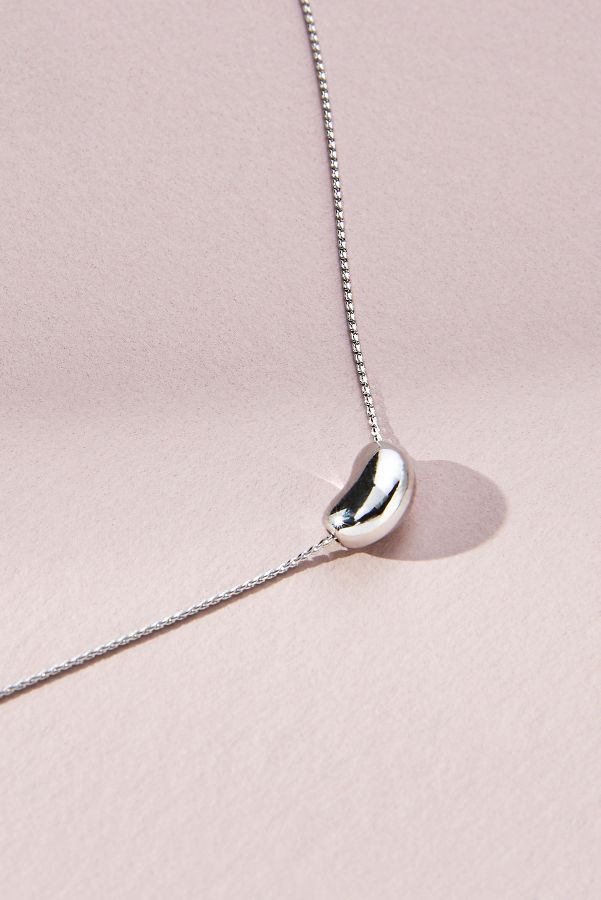 Vista de diapositivas: 2: Tiny Bean Pendant Necklace