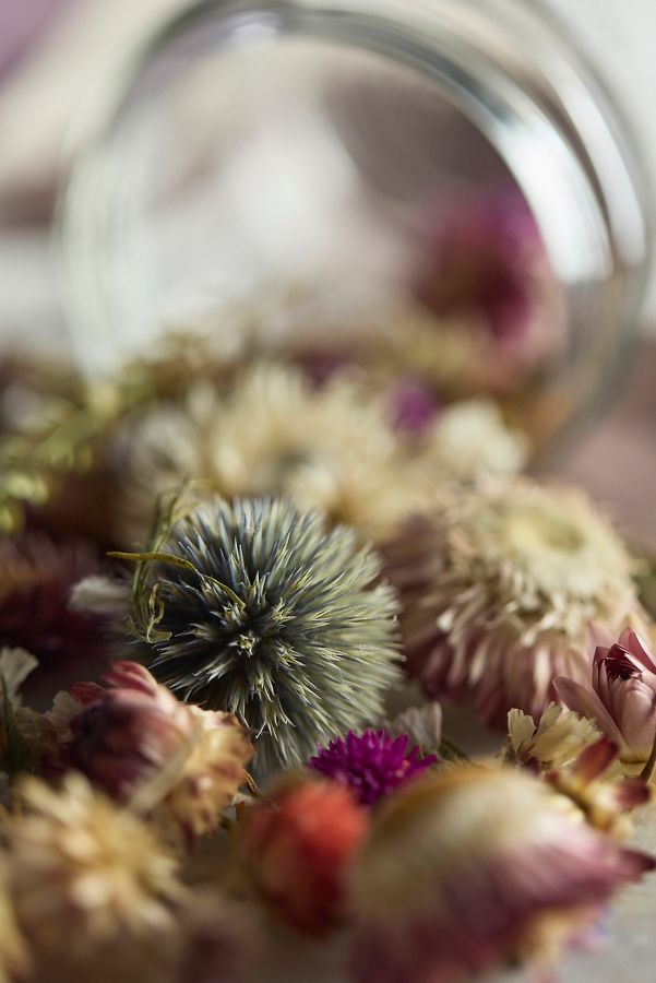 Slide View: 2: Right Side Hand Floral Dust Dried Flower Confetti