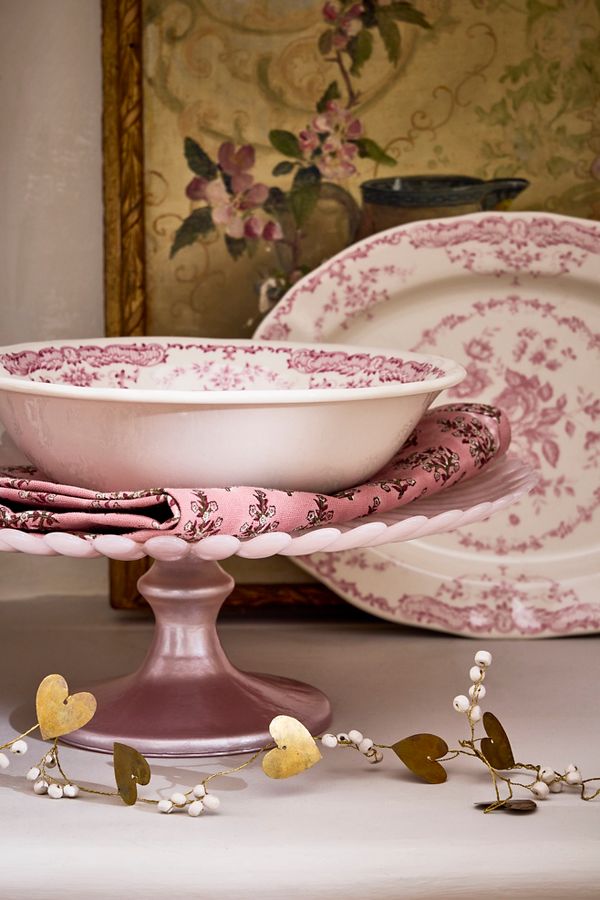 Slide View: 2: Scalloped Glass Cake Stand