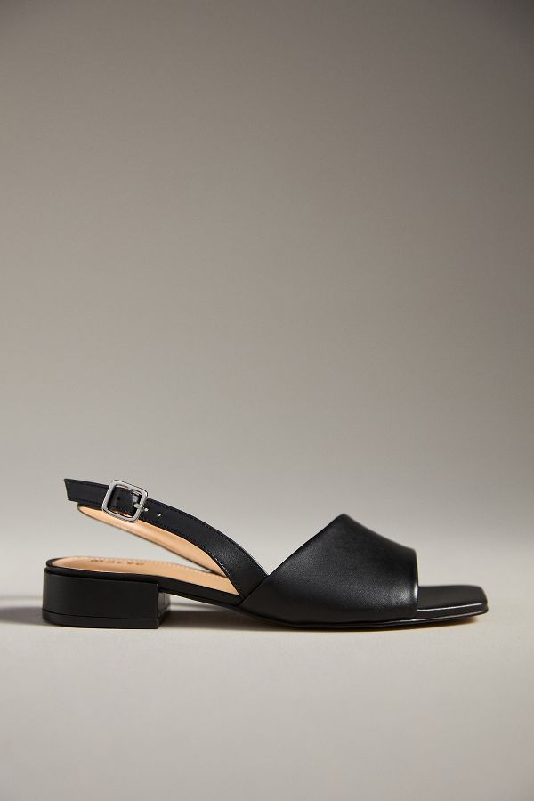 Slide View: 1: Maeve Asymmetrische Sandalen aus Leder mit Fersenriemen