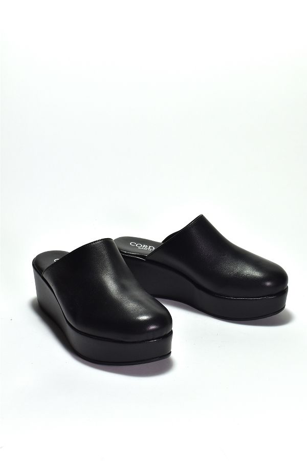 Slide View: 2: Cordani Camryn Flats