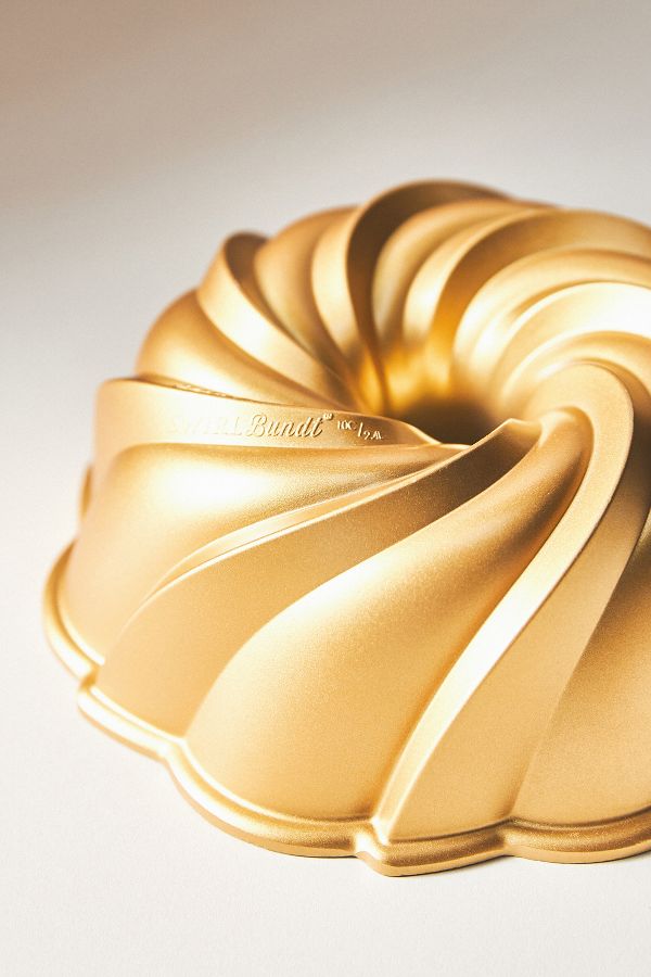 Slide View: 1: Nordic Ware Swirl Bundt Pan