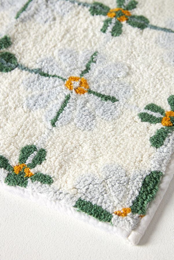 Slide View: 3: Daisy Tile Bath Mat