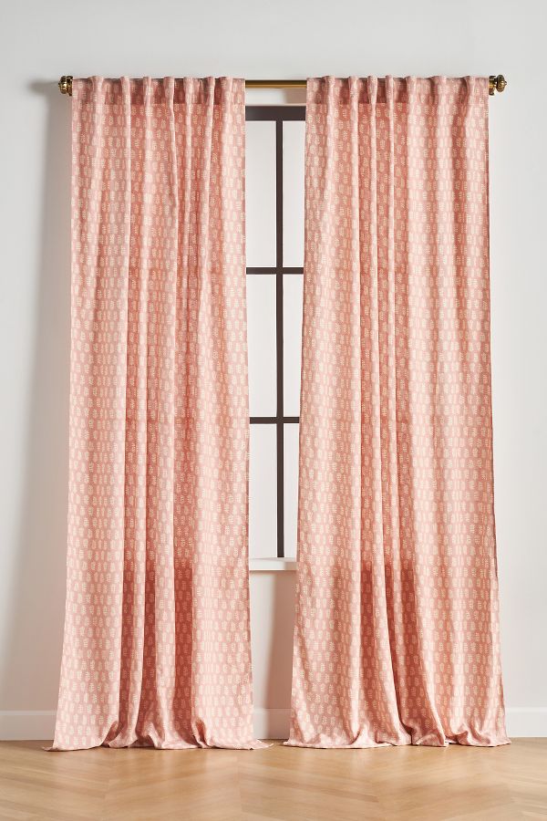 Slide View: 1: Bellis Curtain