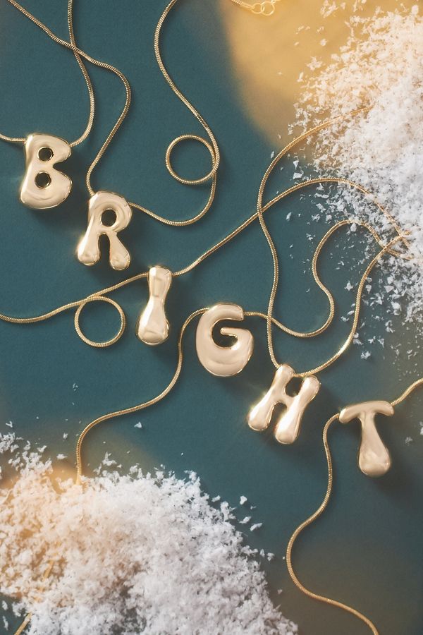 Vista de diapositivas: 2: Collar con monograma de letras de burbujas chapado en oro