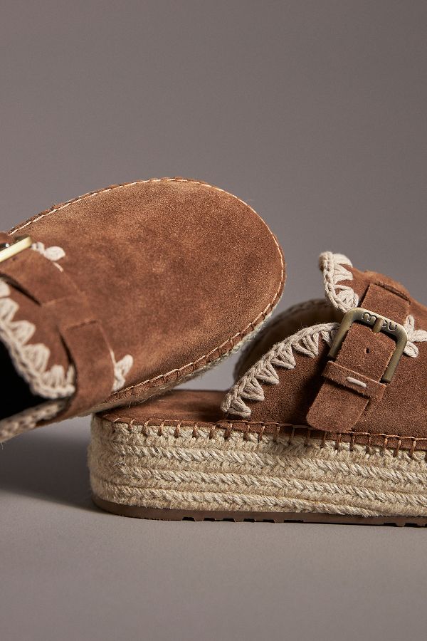 Slide View: 3: Mou Jute Clogs