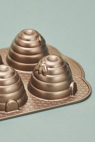 Slide View: 1: Nordic Ware Beehive Cakelet Pan