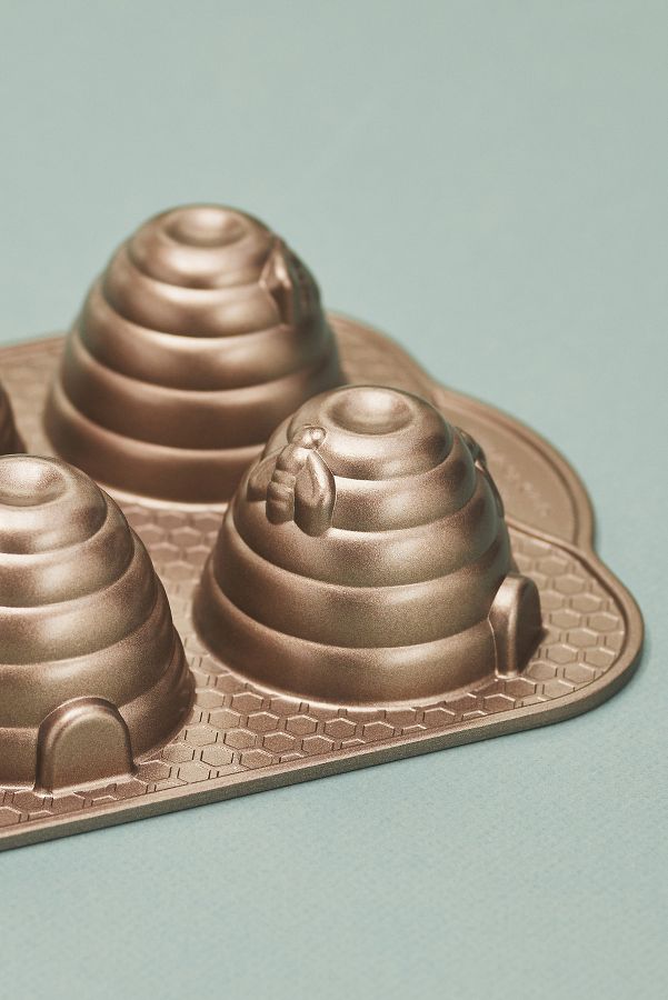 Slide View: 1: Nordic Ware Beehive Cakelet Pan