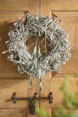 Dried Metallic Tiririca Wreath