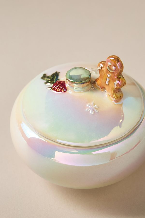 Slide View: 3: Holiday Figural Gourmand Sweet Tonka & Vanilla Ceramic Candle