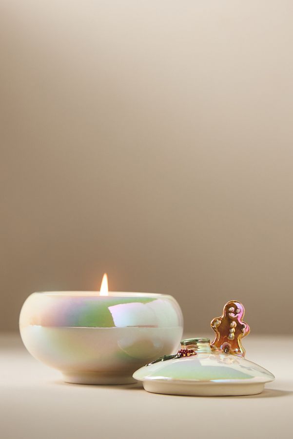 Slide View: 1: Holiday Figural Gourmand Sweet Tonka & Vanilla Ceramic Candle