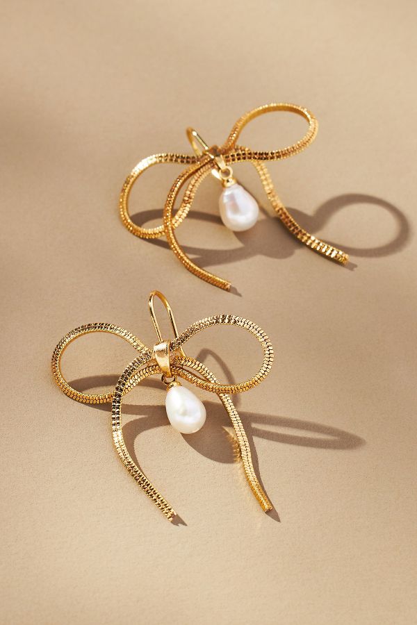 Vista de diapositivas: 2: Pearl Bow Earrings