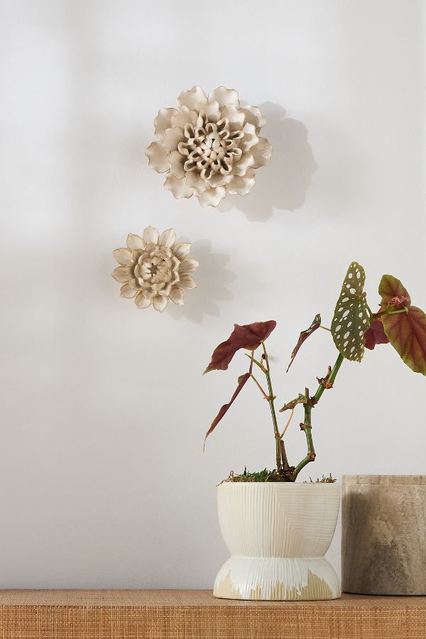 Slide View: 1: Cream Ceramic Wall Flower