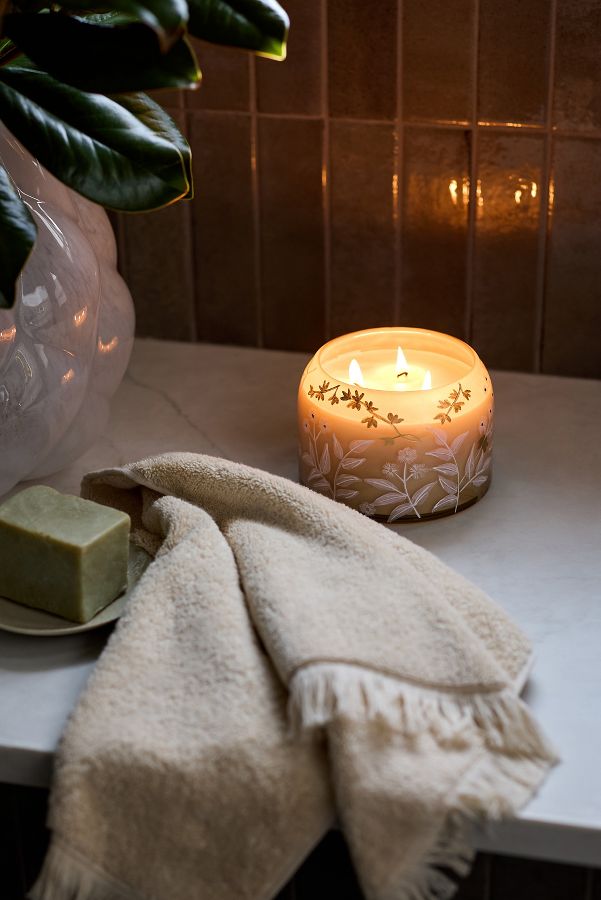 Slide View: 4: Lily Fresh White Cashmere & Musk Glass Candle