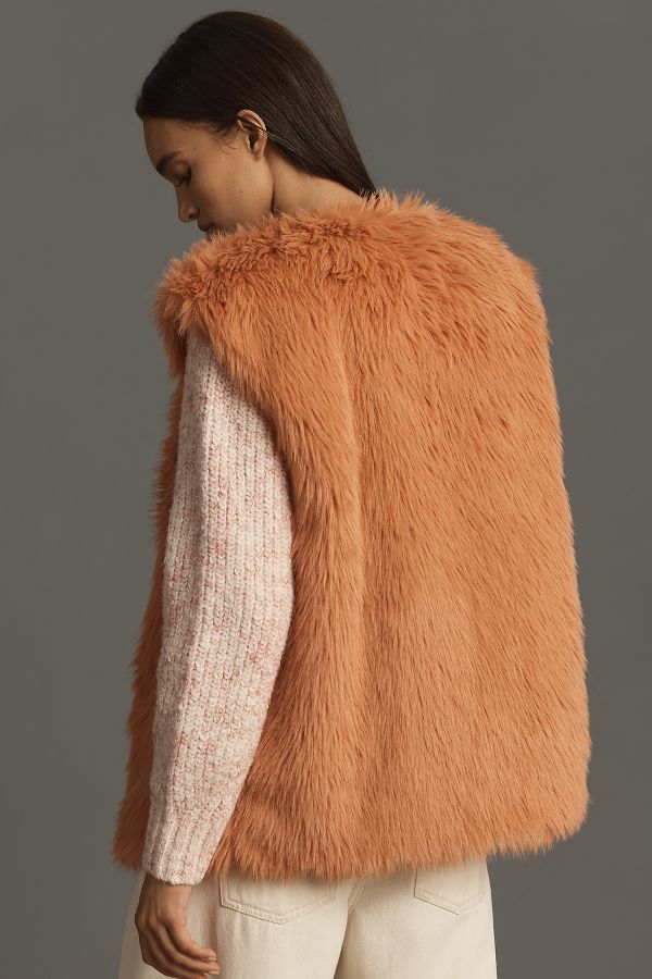 Slide View: 2: Gilet en fausse fourrure By Anthropologie