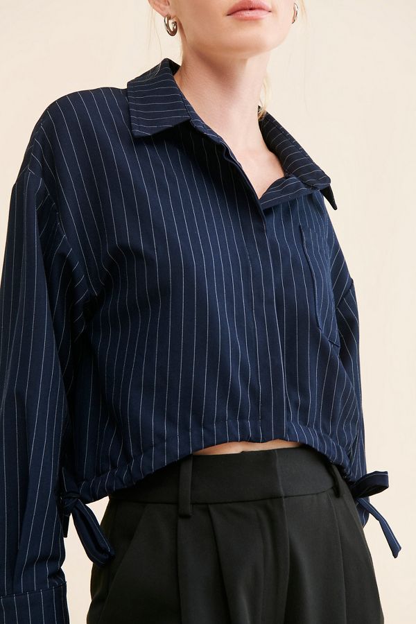 Slide View: 3: Flat White Cinched Side Buttondown