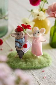 Slide View: 1: Mouse Valentines Felt Critter Scene