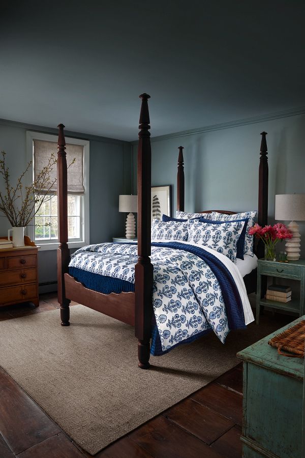 Slide View: 1: John Robshaw Ojas Indigo Duvet