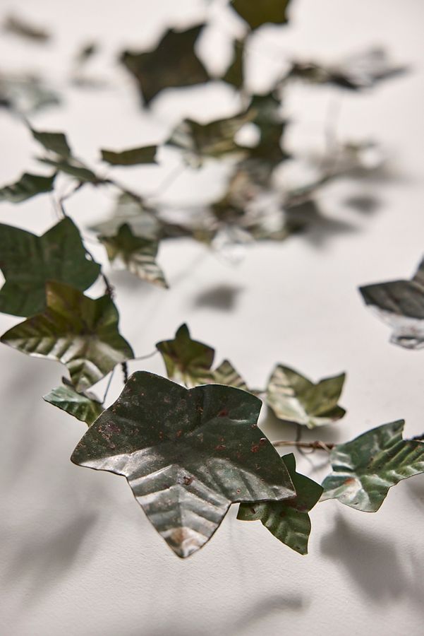 Slide View: 4: Ivy Leaves Iron Garland