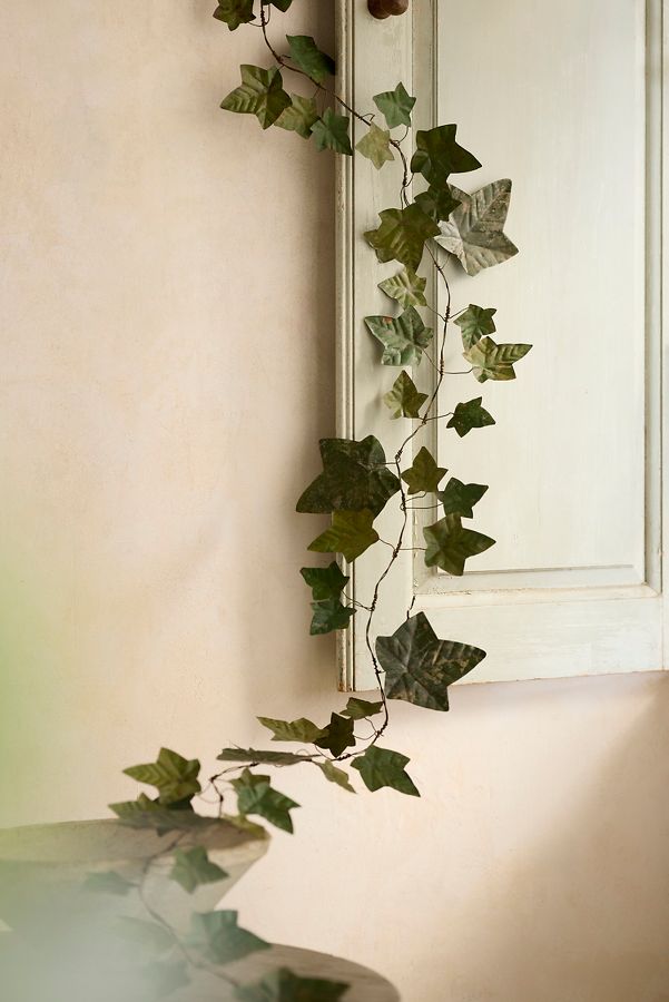 Slide View: 1: Ivy Leaves Iron Garland