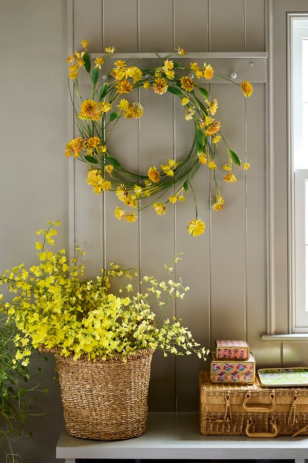 Slide View: 1: Strawflower Iron Wreath