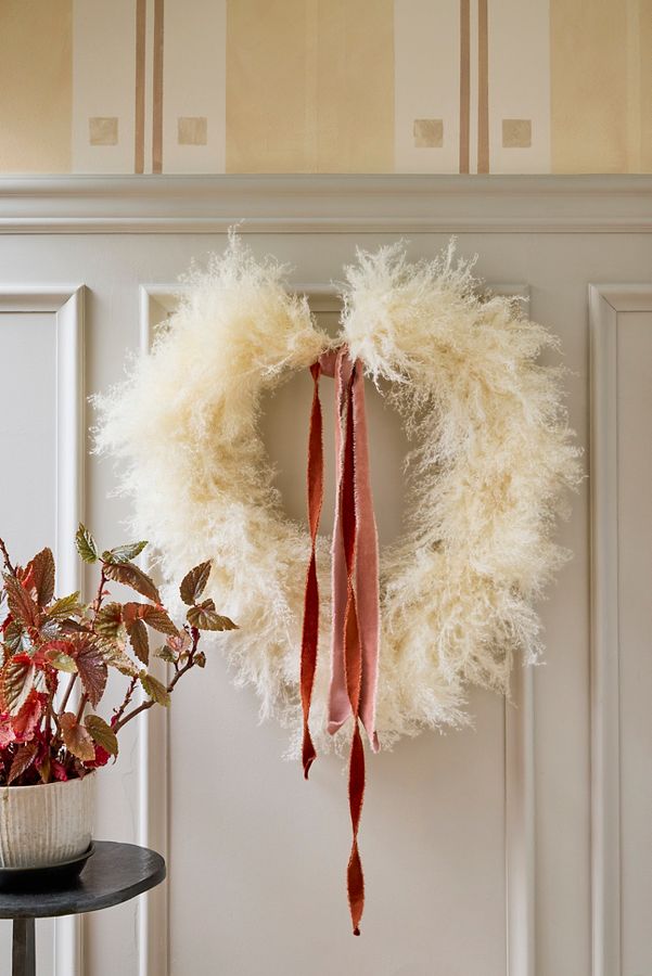 Slide View: 1: Ivory Pampas Grass Heart Wreath