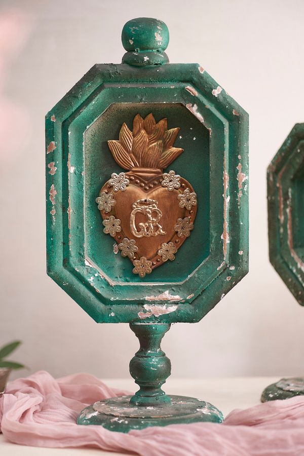 Slide View: 3: Distressed Framed Heart Stand, Green