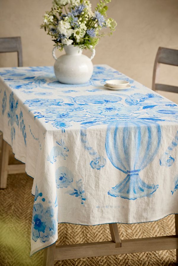 Slide View: 4: Delft Vase Tablecloth