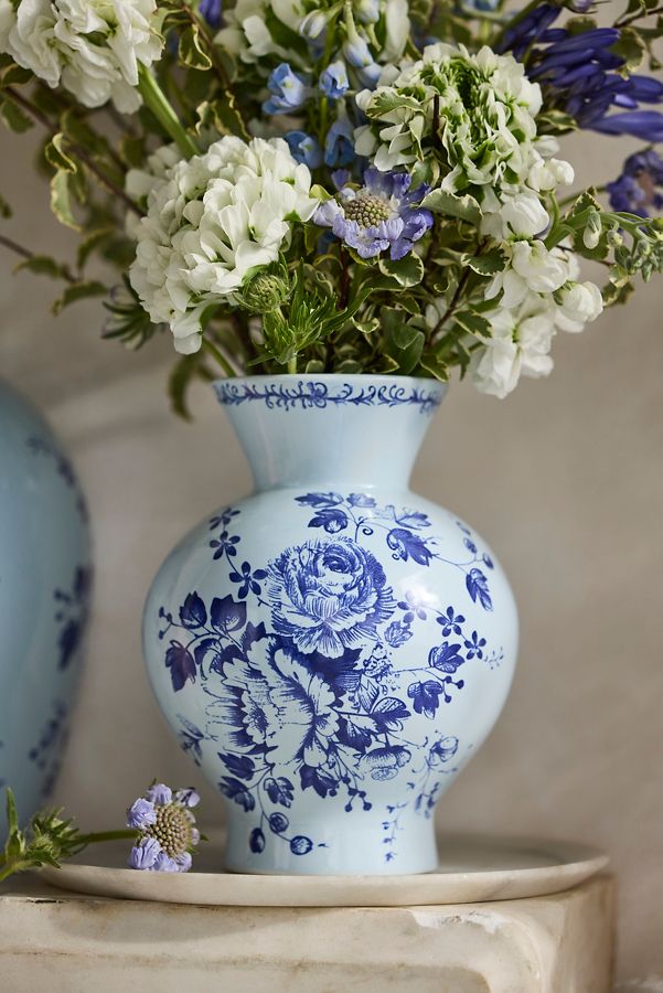 Slide View: 3: Monochromatic Delft Vase